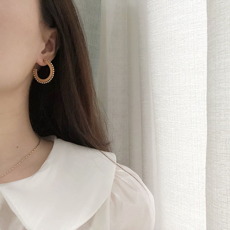 Simple Geometric Flat Earrings with Round Beads 