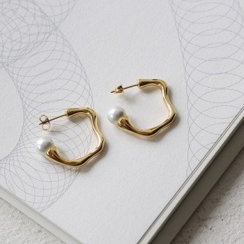 Pearl Irregular C-shaped Earring