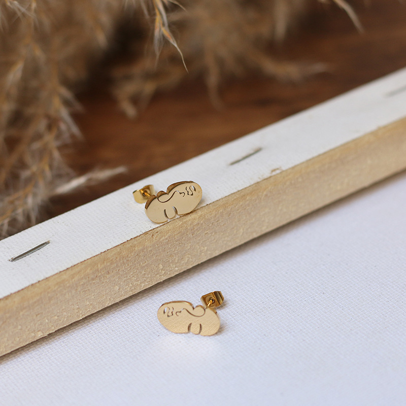 Sleeping Cute Line Face Niche Earrings 