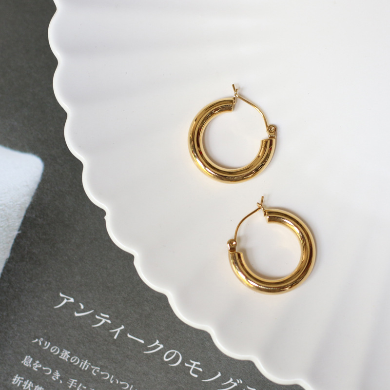 Thick Line Smooth Simple Small Earrings 