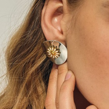 Stainless Steel Round Plate White Oil Dropping Daisy Earrings