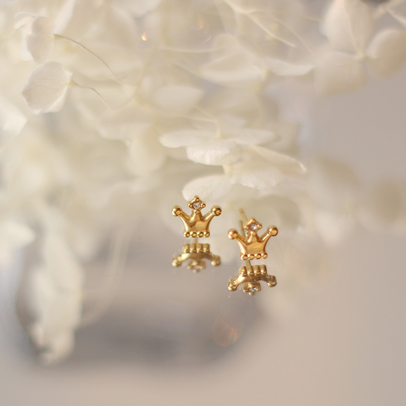 Mini petite princess small crown stud earrings  