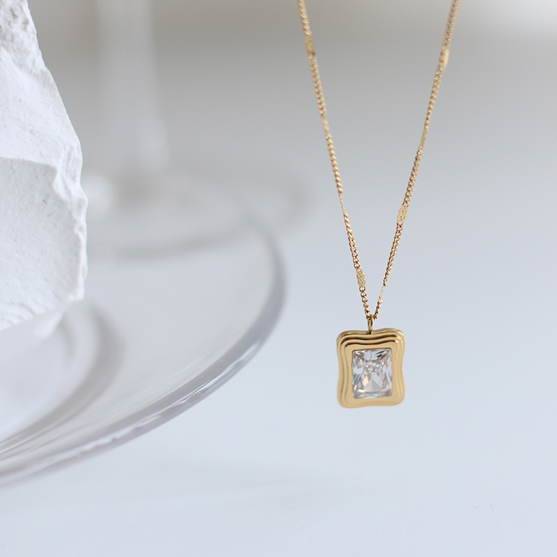 Cube High Diamond Rock Sugar Brick Stack Necklace Clavicle Chain 