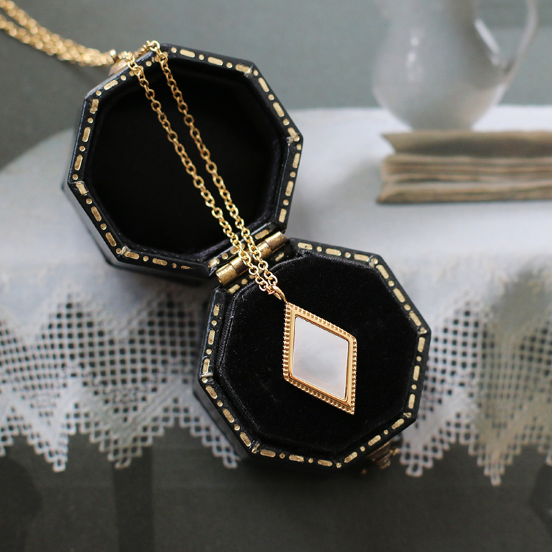 Japanese Light Luxury Diamond-shaped Geometric Square White Shell Mother-of-pearl Necklace Clavicle Chain 