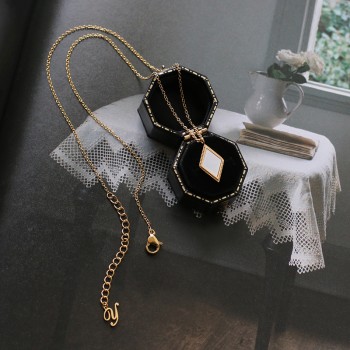 Japanese Light Luxury Diamond-shaped Geometric Square White Shell Mother-of-pearl Necklace Clavicle Chain