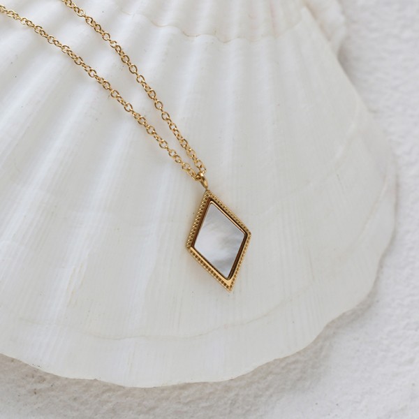 Japanese Light Luxury Diamond-shaped Geometric Square White Shell Mother-of-pearl Necklace Clavicle Chain