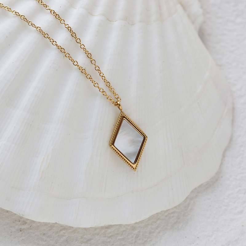 Japanese Light Luxury Diamond-shaped Geometric Square White Shell Mother-of-pearl Necklace Clavicle Chain 