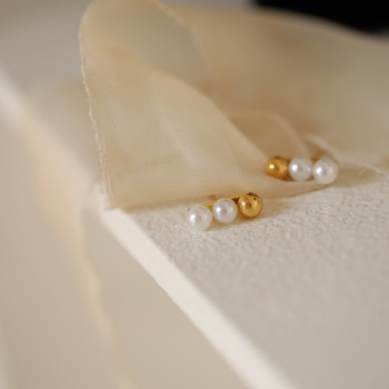 Minimalist Gold Bean Metal Bead Imitation Pearl Small Stud Earrings