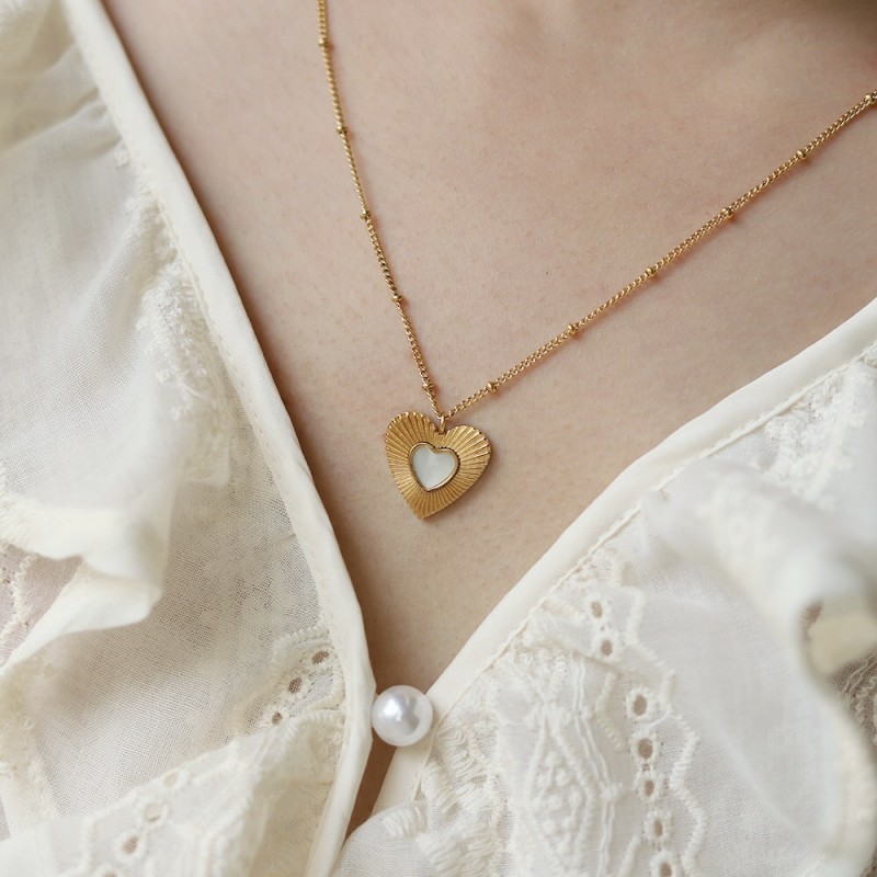 Radiant Heart Carved Shell Sweater Chain 