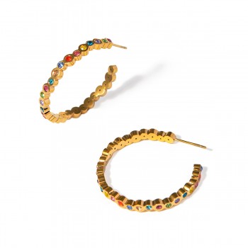 Simple and elegant round large size earrings with colored diamonds