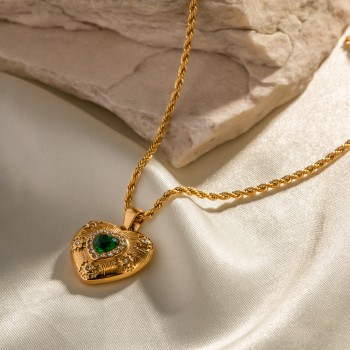 Gold texture hand-inlaid emerald white stone heart pendant necklace