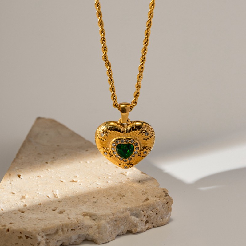 Gold texture hand-inlaid emerald white stone heart pendant necklace 