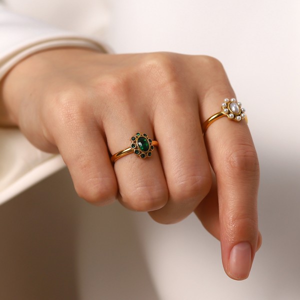 Light luxury emerald high-end diamond ring